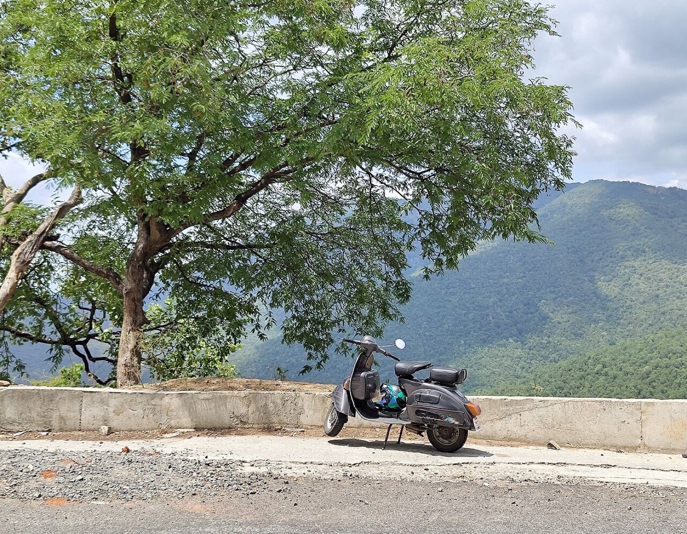 Bajaj Chetak — comparison cover