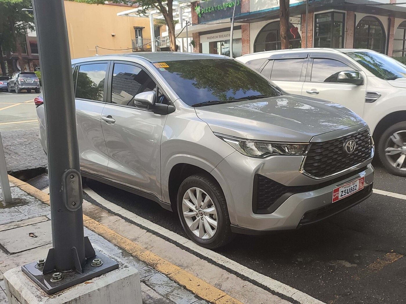 Toyota Innova Hycross